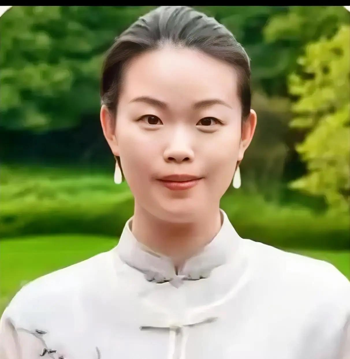 南京博物院这瓜，真是越吃越觉得心里发毛。徐胡平、徐沄秋、徐莺，这一串名字连在