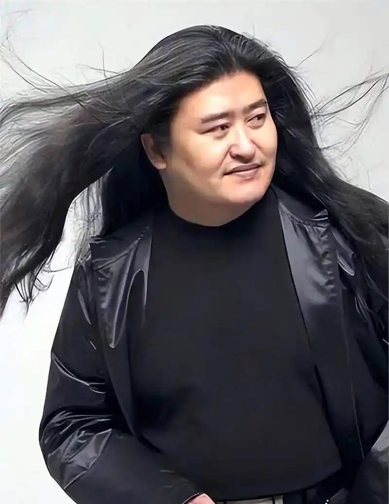 2008年北京奥运会开幕式，主题歌《我和你》原本安排两名大学生演唱，可到了正式彩