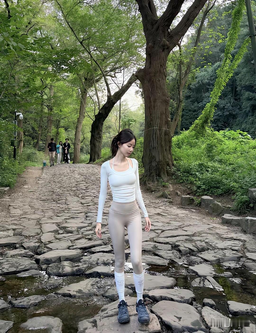 人类的一切智慧是包含在这四个字里面的：等待'和'希望’。