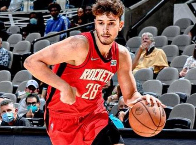 火箭主要输球的原因1.申京、谢伯德第四节犯罪，两个人占了第四节的一半的出手权，