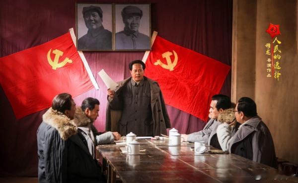 今晚开播！央八这部重磅大剧《人民的选择》终于要和观众见面了，佟瑞欣再次饰演毛主席