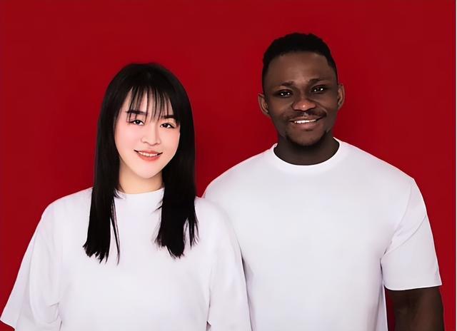浙江女子带8台苹果赴非洲见婆家！200公里开8小时，没饭吃直呼想回家浙江“
