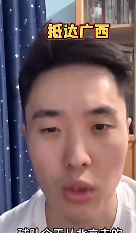 辽宁男篮翻译卢睿昕在直播间回答网友提问时明确说出：辽宁队不欠钱！！！卢睿昕还回