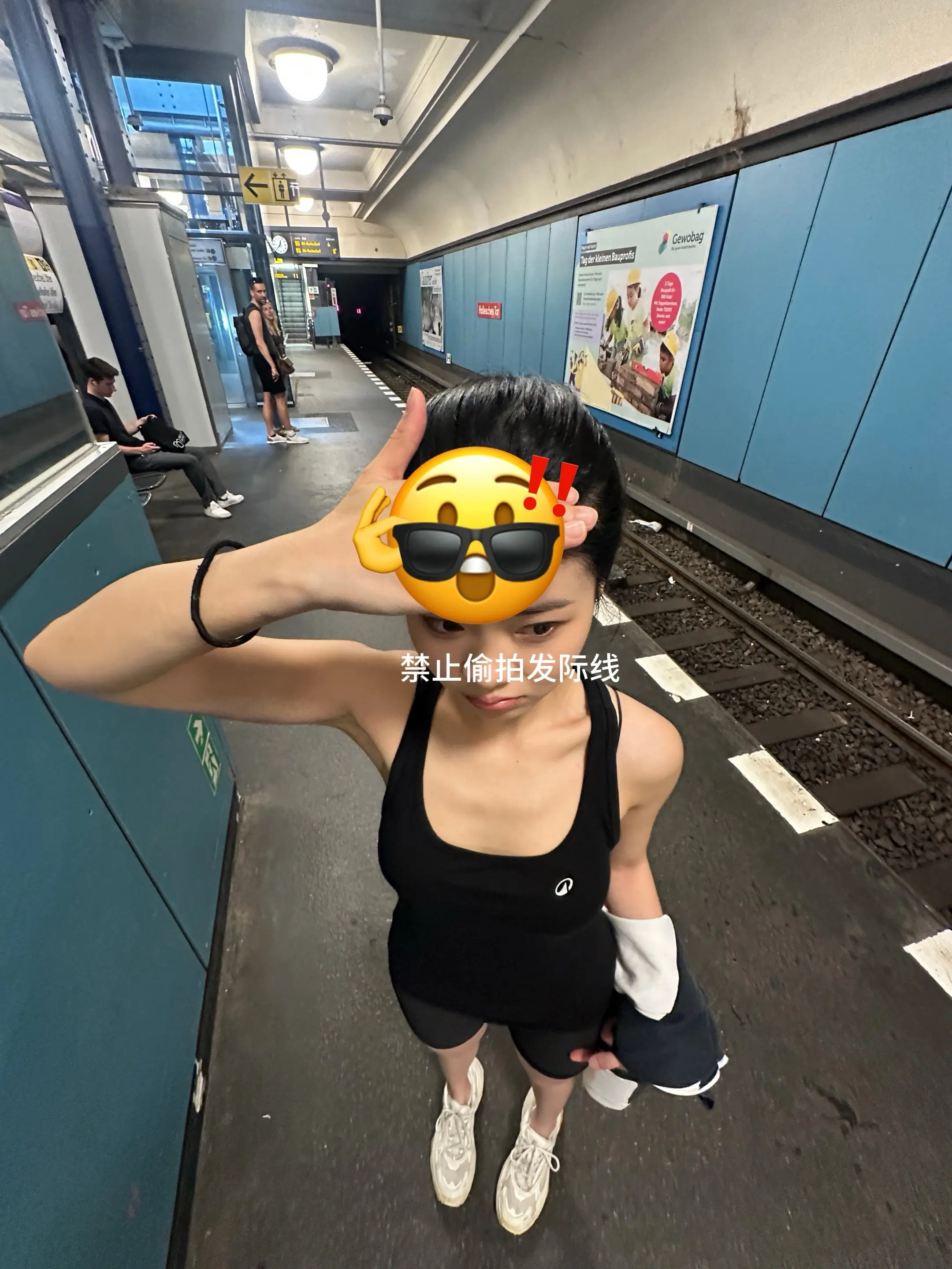 一直在上班的八月