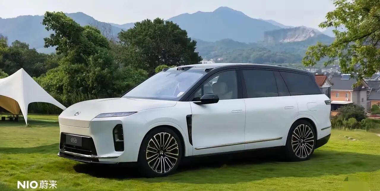 李斌最近又放了个狠话——蔚来今年第四季度必须盈利。这句话看起来像鸡血，其实更像是