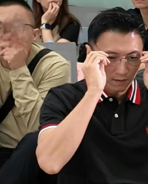 谢霆锋，引发热议！8月31日晚，谢霆锋连夜冲上了热搜，刚结束太原演唱会的他