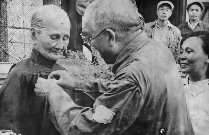 方志敏烈士牺牲以后，老母亲过着悲惨的生活，十四年后，新中国成立，老人家被