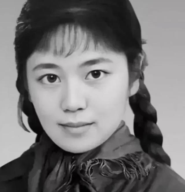 1977年，32岁女知青刘琦眼看着自己回城无望，便嫁给了一个农民，新婚夜，刘琦看