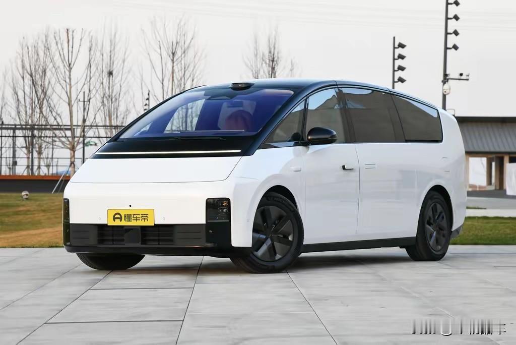 不管你们怎么喷理想MEGA，它依然是500万之内最好的mpv。而且没有之一，只