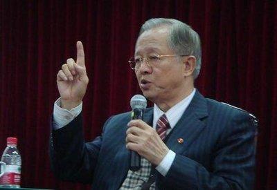 曾仕强曾对台湾做出预言：“台湾会由一位出人意料的人物，以始料不及的方式解放”，他