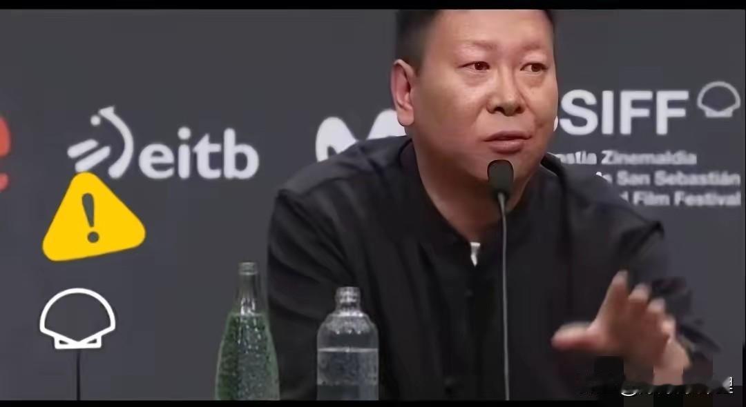 全网都在盯着赵箫泓那张脸骂，真挺有意思的。大家骂得越凶，背后那个导演秦晓宇估计数