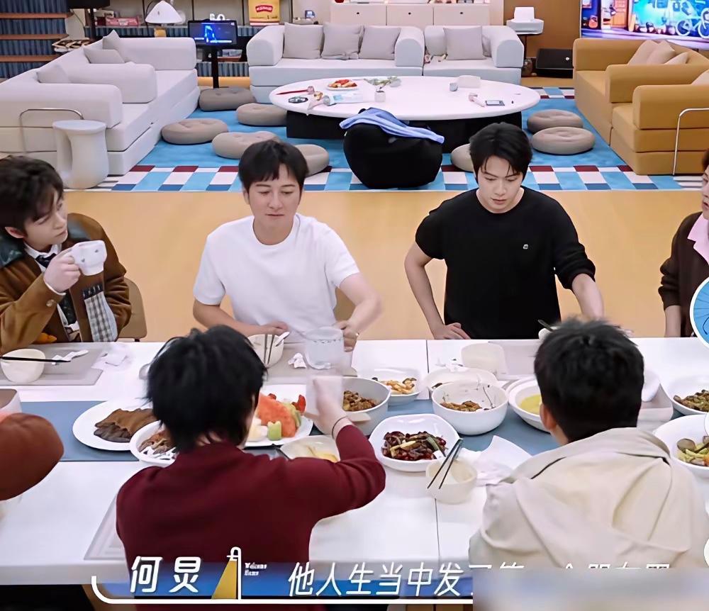 活了半辈子，活明白了，连王菲加微信都拒绝的李维嘉，唯独对何炅是个例外。李维嘉出