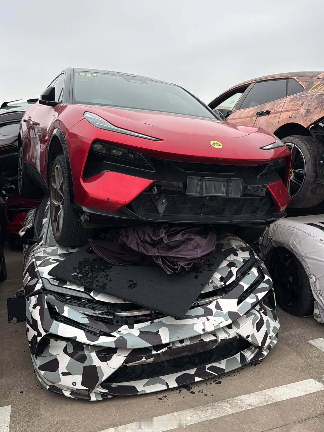 这么多莲花的测试车报废了堆在露天，真是太可惜了。emeya繁花eletre新能源