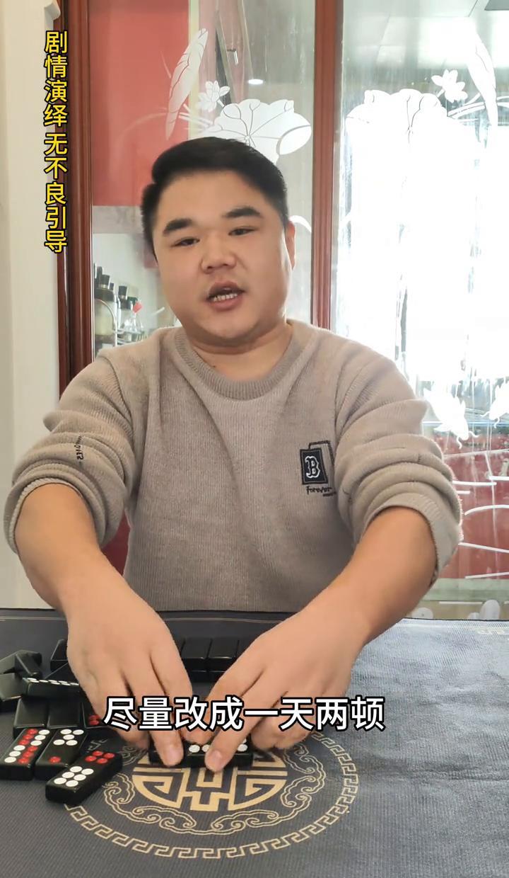 【钩子】河南一个村，去年腊月用大喇叭叫停了一件大事：过年。【主体】他们没说不