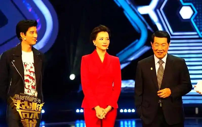 能让董卿全程肃然起敬，忍不住反复赞叹的人，李昌钰绝对算一个！在央视《挑战不可