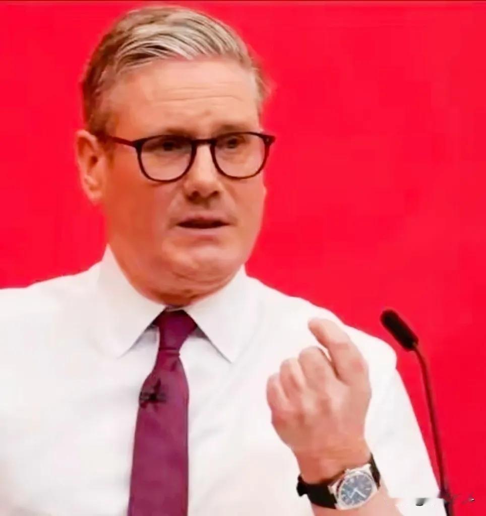 特朗普icon万没想到，英国首相当着全世界的面，说：中国，是世界三大强国之一。特