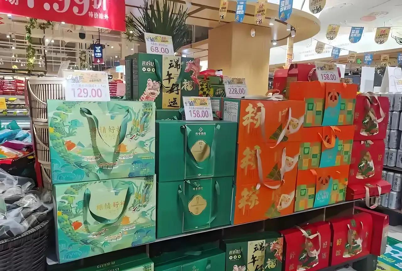 今年消费力真不行，超市这么便宜的粽子，买一送一也没人买！你发现没，今年超市的粽