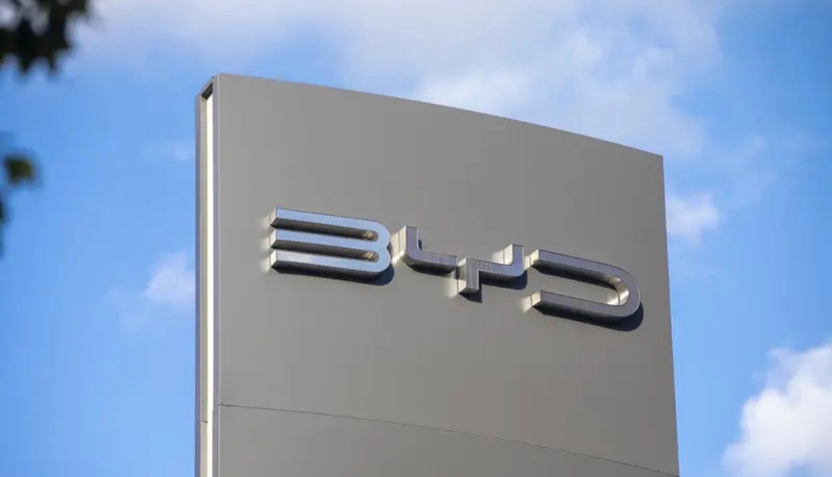 【网传比亚迪将于2026年2月底召开科技日发布多项重磅技术】据媒体报道称，比亚