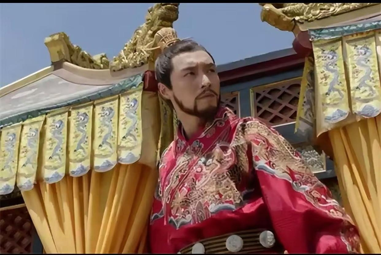 朱祁镇复辟后，对“夺门之变”的三大功臣徐有贞、曹吉祥和石亨那叫一个大方。徐有