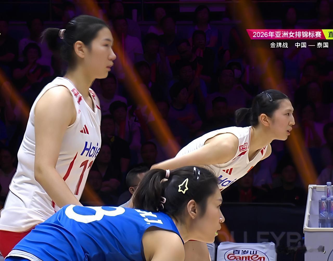 遗憾！弃张籽萱吞苦果，中国女排负泰国丢冠8月30日，女排亚锦赛进入最后的决战，