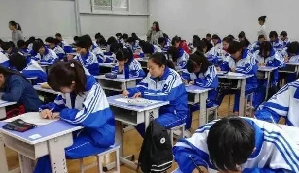 中考后回头看，才发现那些能考上重点高中的孩子，无一例外都做到了下面这几点！1、