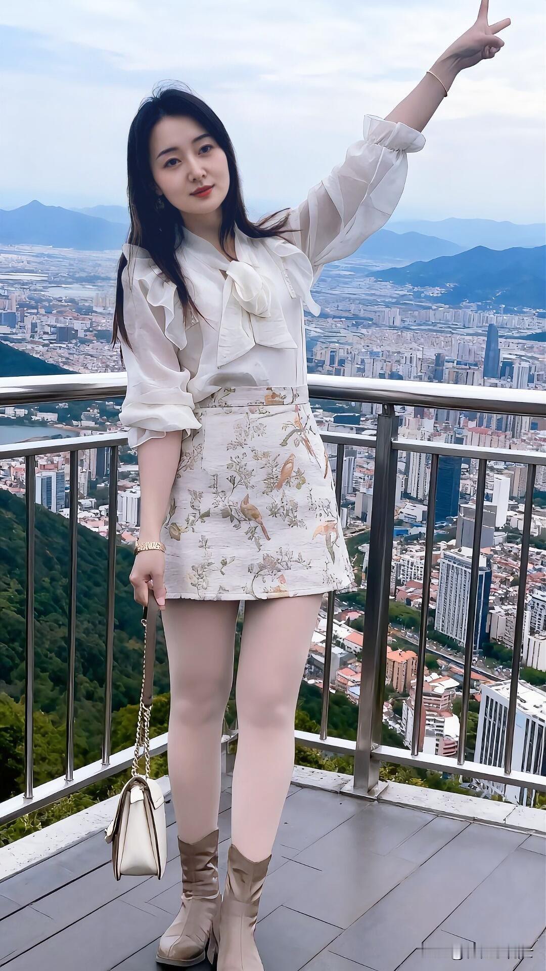 什么样的丝袜，能搭配得时尚不媚俗