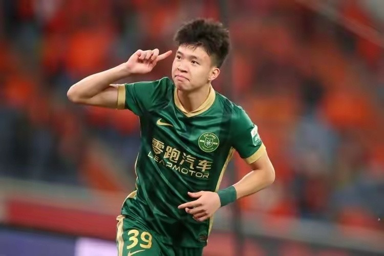 踢完全运会去留洋！曝王钰栋成香饽饽6支欧洲球队想签他本赛季，中超赛场上最炙手可
