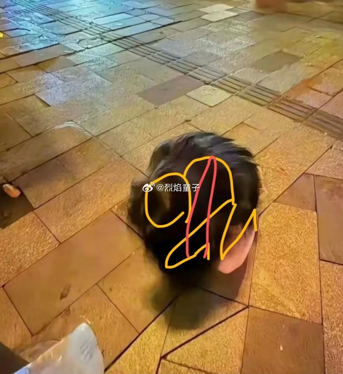要不是网友画出来的这个结构图，这怎么看也是个人头呀摄影界的天才，这竟然是拍的女朋