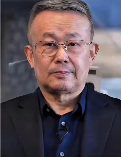 项立刚这句话火药味十足：法律专业不要招海归教师，学法律也别往国外跑！在他看来，连