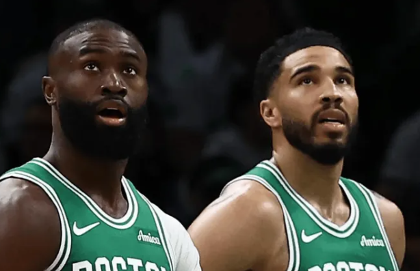 NBA记者BrettSiegel更新社媒，谈到了凯尔特人下赛季的薪资情况：杰