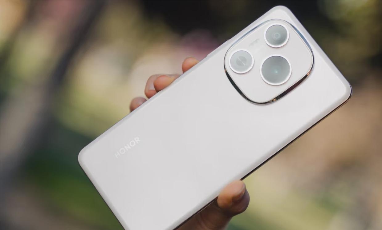 国补1699元！荣耀这台抗摔续航机，把实用拉满千元机天天踩坑：一摔就碎、一