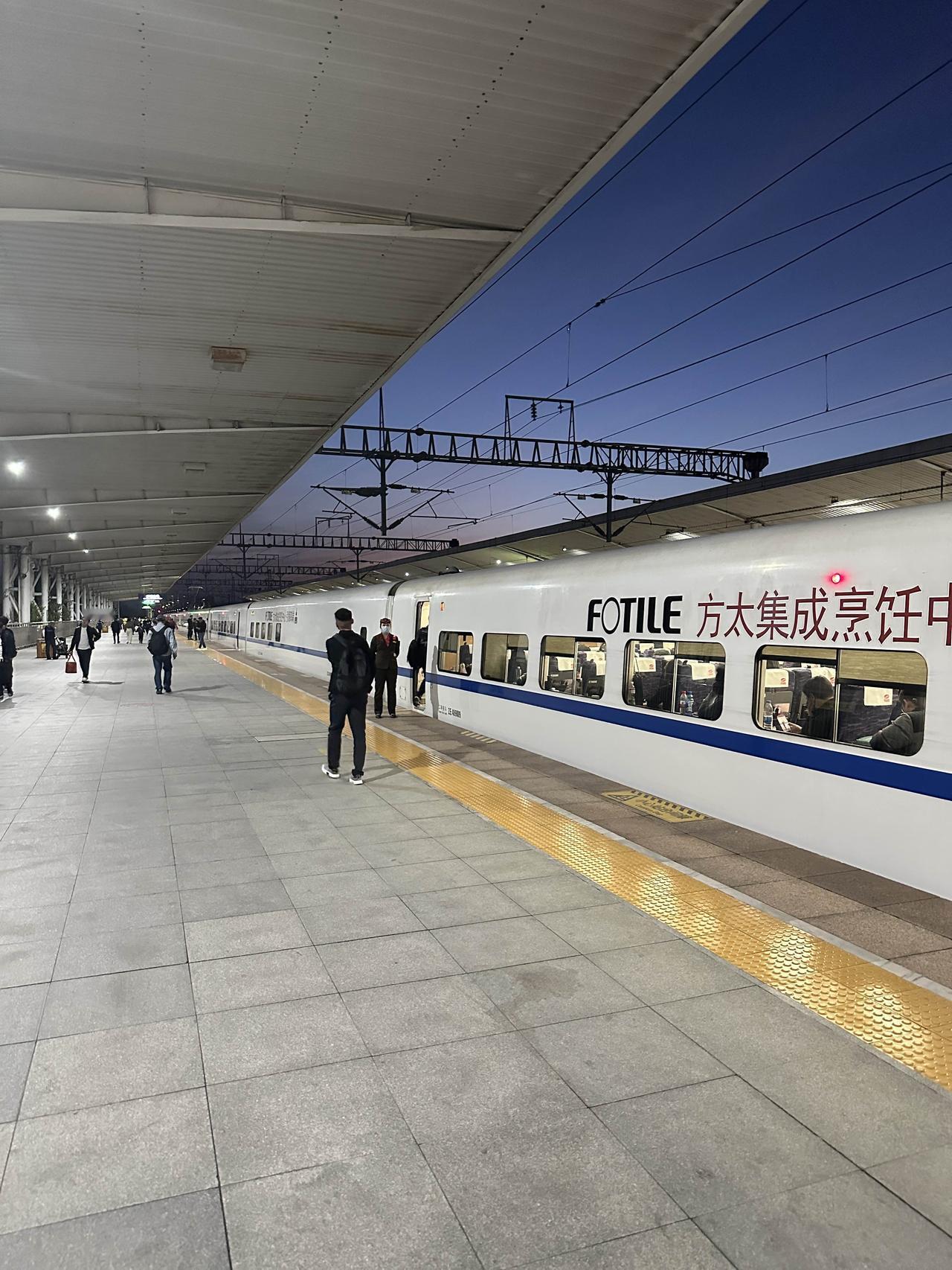 昨天下午我从汉口火车站坐火车回老家黄冈，我的包包👜掉在火车上。由于武汉离黄