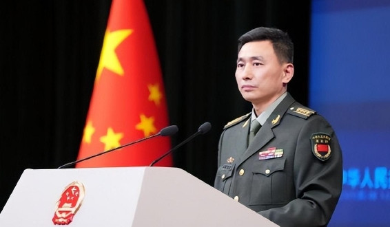 眼看关税战打不赢，特朗普又开始动“歪脑筋”！美军轰炸机进驻日本，要在中国周边点燃