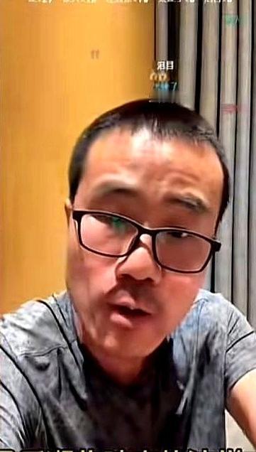 说真的，我有点佩服徐静雨。这哥们儿，为了一个八竿子打不着的西贝，摆出一副要“血