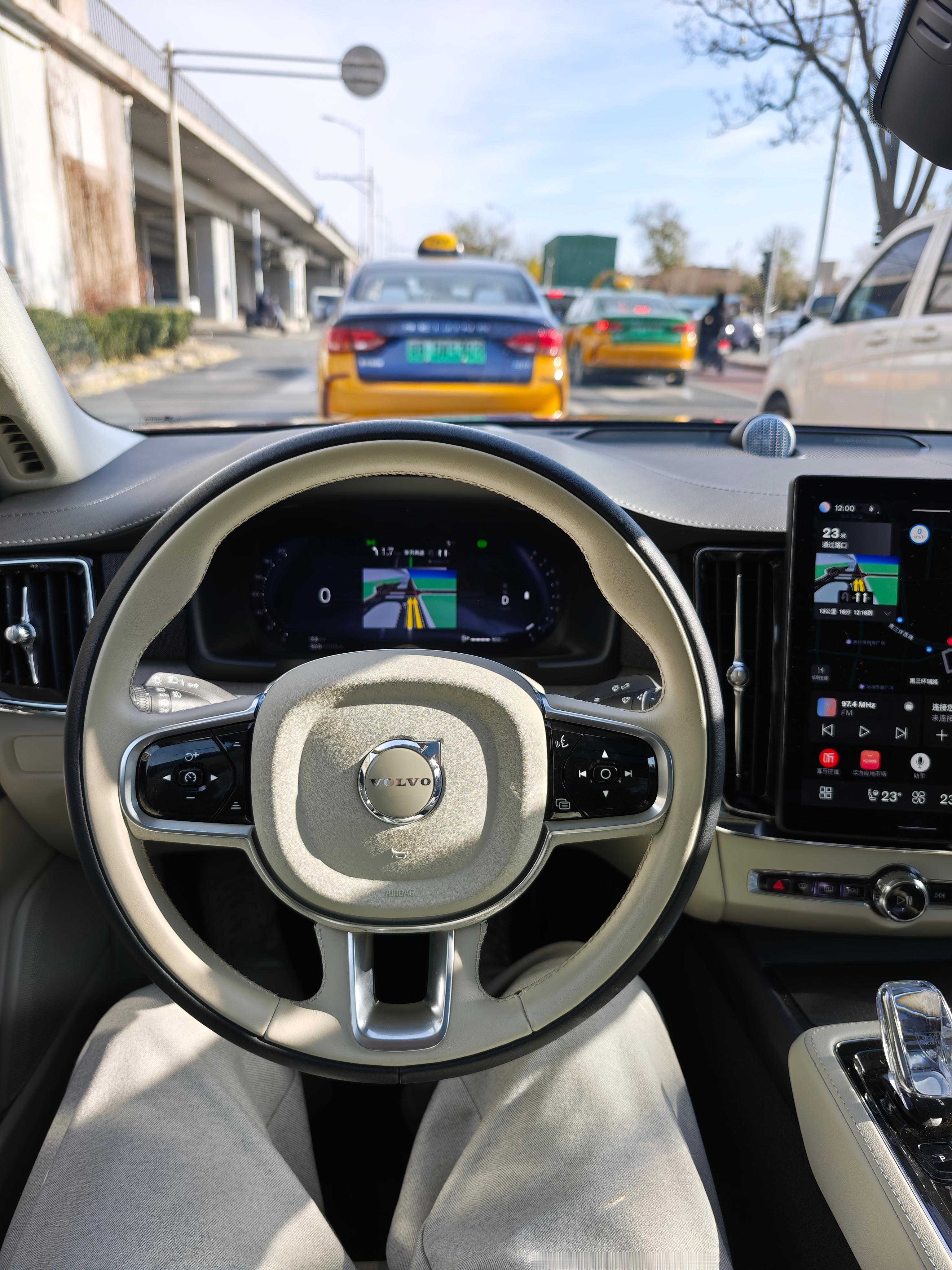 这几天开这台新款S90，感受感受传统豪华车的细腻30多万的大顶配，满配宝华韦健，