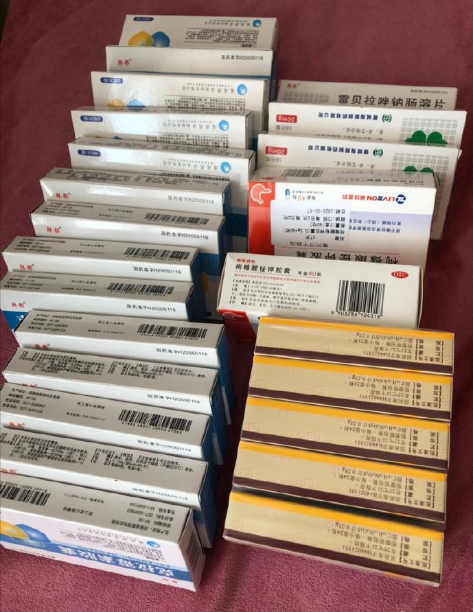 上海三甲ICU医生，为救胃癌晚期母亲，潜入病友群蛰伏半月，花万元向药贩子买下无批