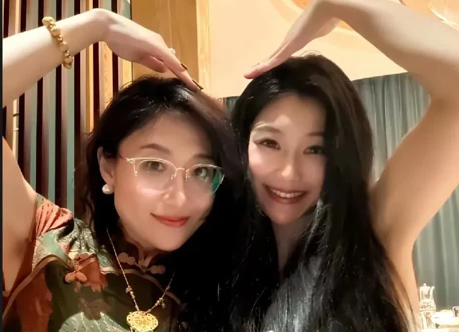 复旦三杰之一的沈逸，虽然在和蔡正元的论辩中败下阵来，但是在一丰bZ5也见证了宠妻