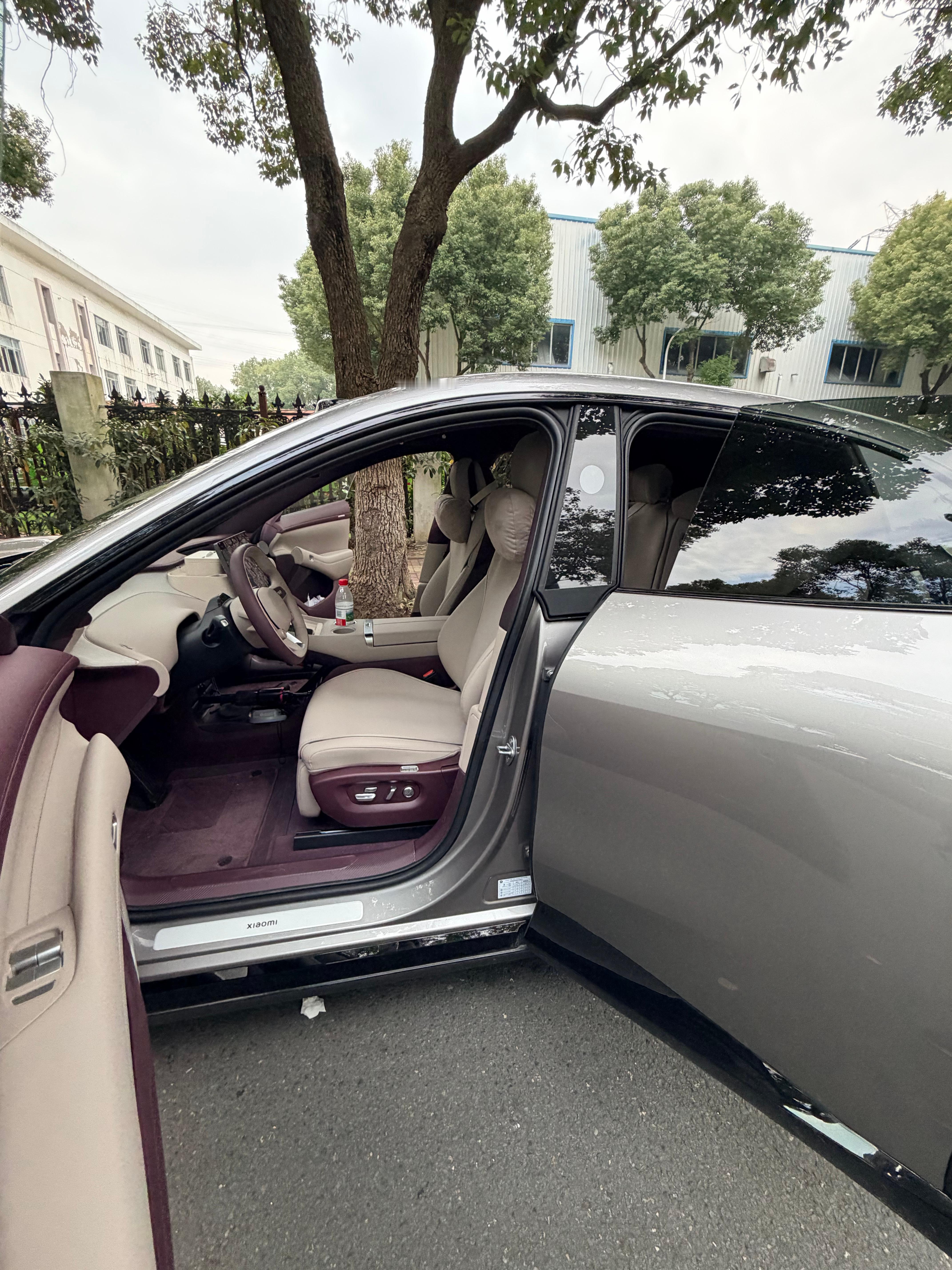 小米指定最严苛的材料标准，让我们去开发。这是某小米供应商原话。小米这种热度的企业