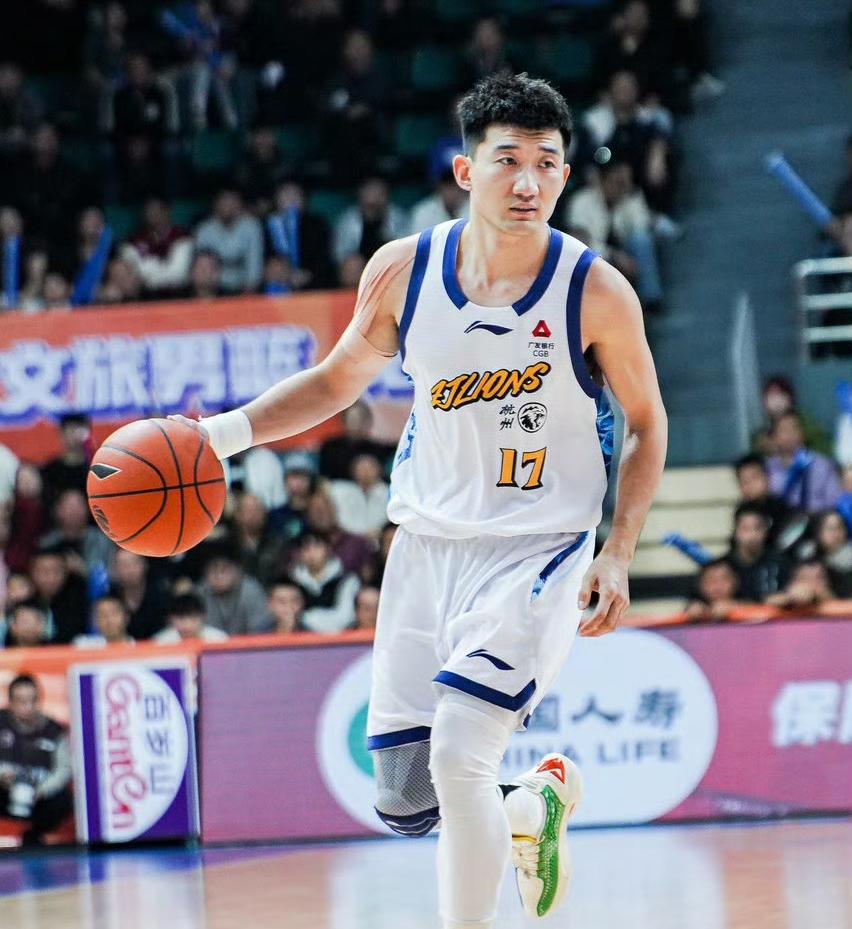 不吹不黑，今日孙铭徽和胡明轩的数据对比！！孙铭徽：今日出战16分钟，投篮1