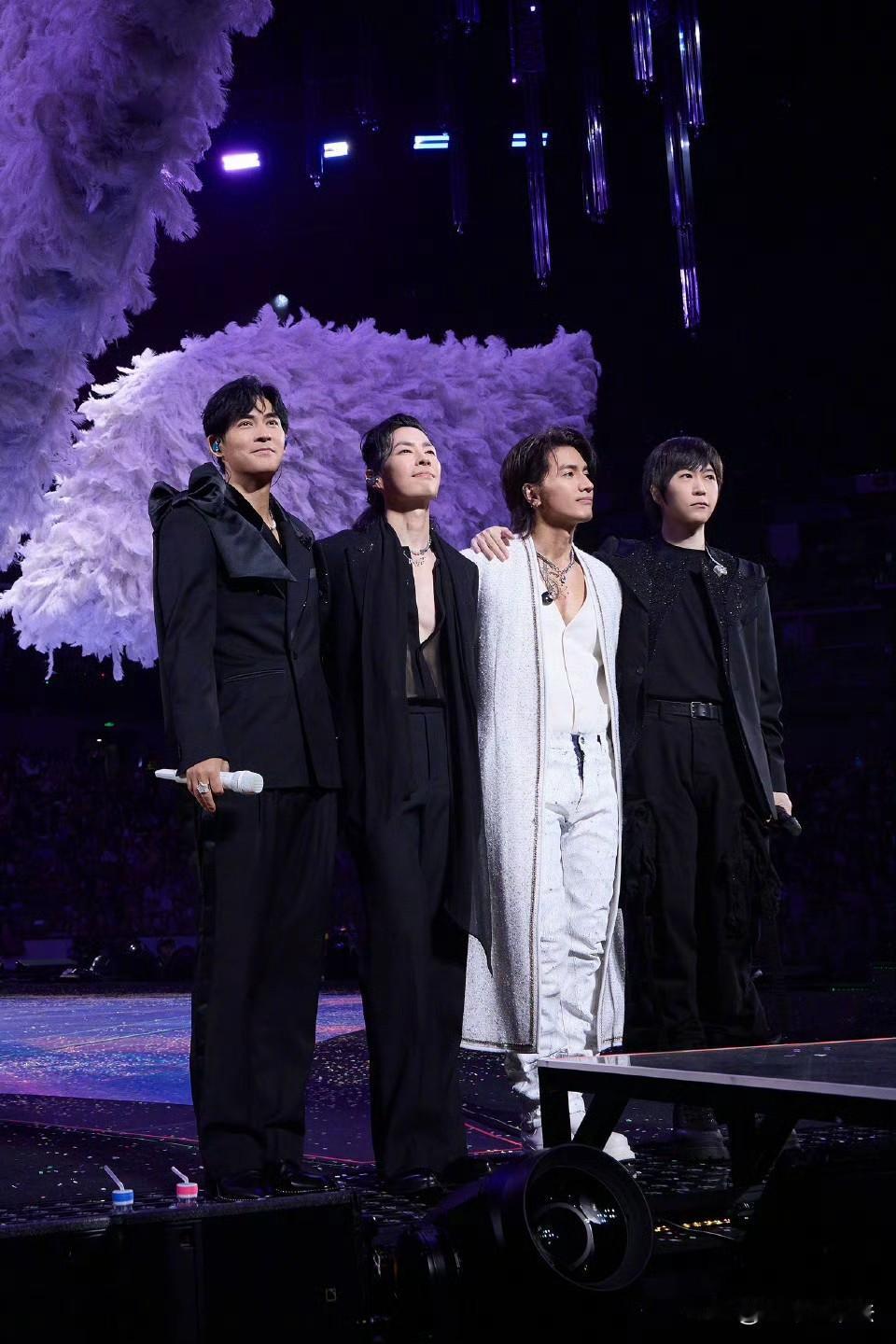 阿信，特别感谢朱孝天！12月22日深夜，阿信摔下舞台后感谢了很多人，尤其是“