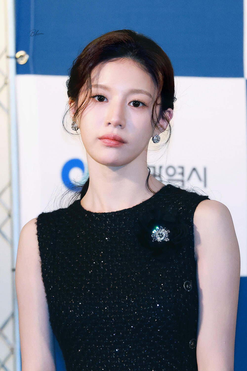 真的是找不到一毫米缺点高允真这blingbling的美貌….✨​​​