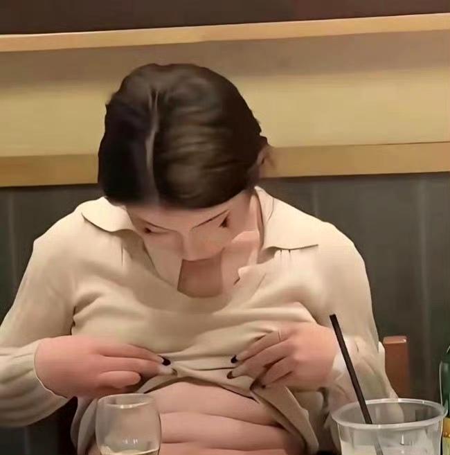 酒桌上自己不尴尬，尴尬的就是别人。​​​