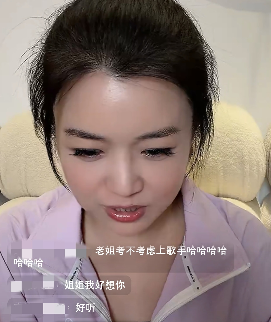 许久未见的陈妍希开启直播，本想看看小龙女最近的状态，结果屏幕一亮，不少人直接愣住