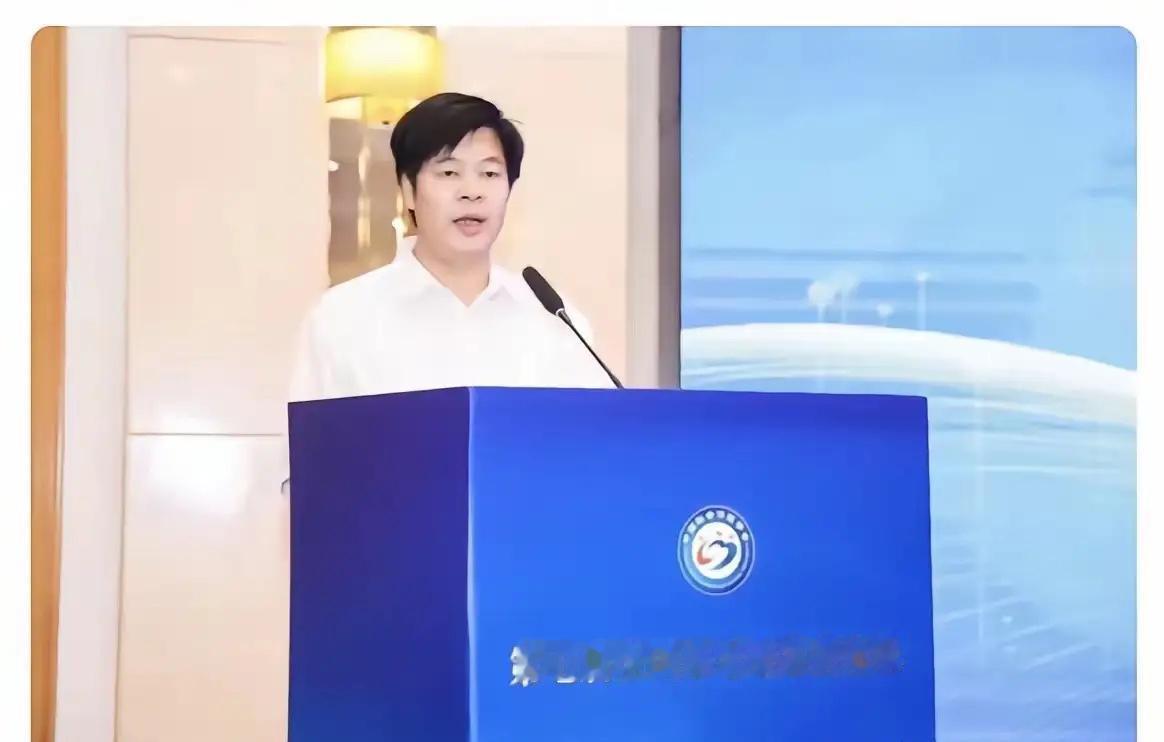 第七届全国养老金发展论坛9月19日在北京开完了，郑功成当着两百多位人社部门、高校