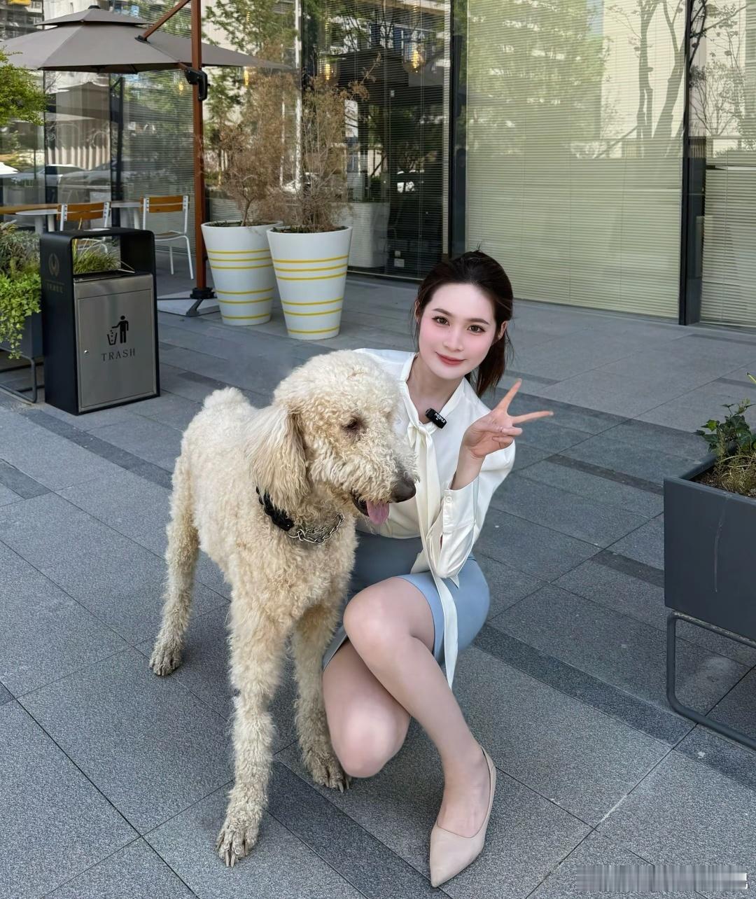 今天穿什么上班，职业装，小西服，包臀裙，肉色丝袜美女精彩人像