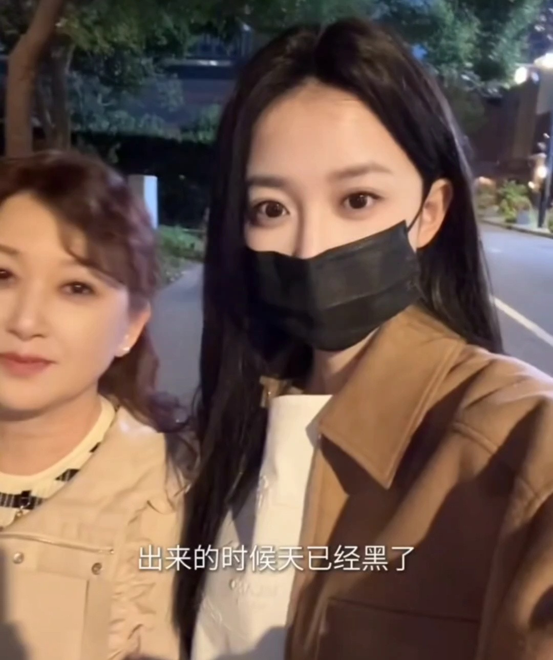 潘玮柏岳母气质潘玮柏岳母好漂亮潘玮柏岳母首次出镜，状态显年轻，漂亮又有气质！