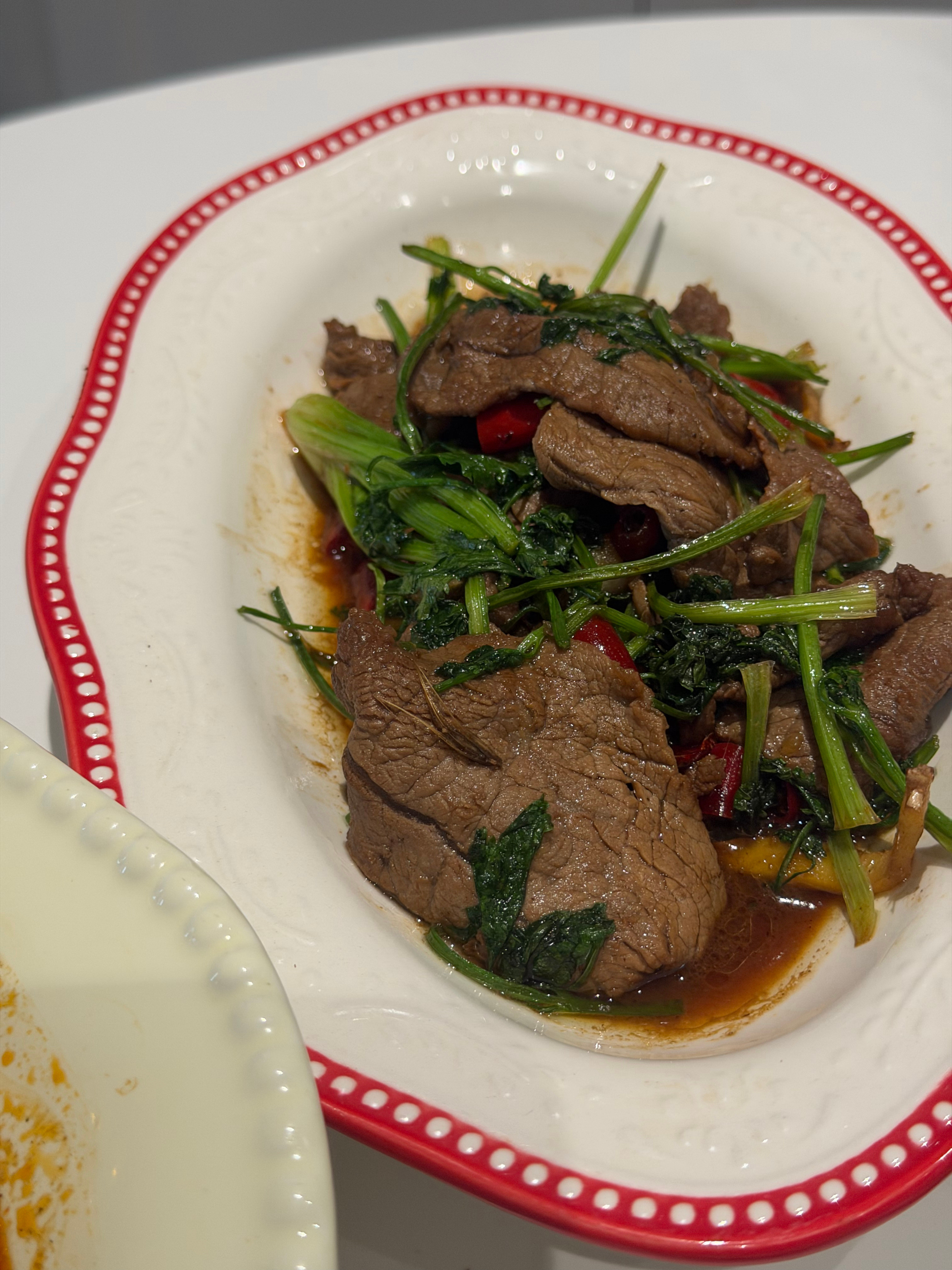 今日小餐桌🧑🍳油爆大虾香菜牛肉肉沫豆腐西兰花苔🥣