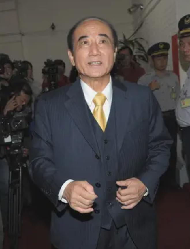 王金平又得到郑丽文的重用了，郑丽文叫王金平负责帮助台湾农渔产品销往大陆。郭正