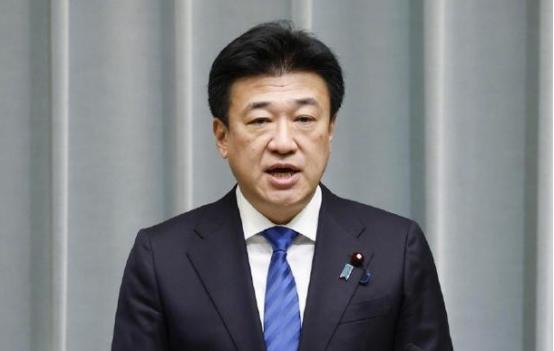 根据NHK报道，日本内阁官房长官木原棯在发布会上说：“中方现在正向国际上传达错误