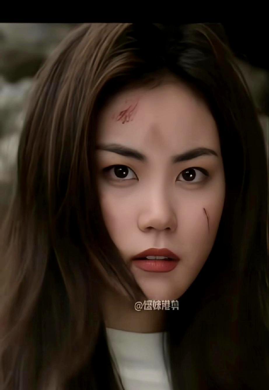 王菲都56岁了，谢霆霆锋为什么宁可不要名分，也非她不可？你以为他们是普通情